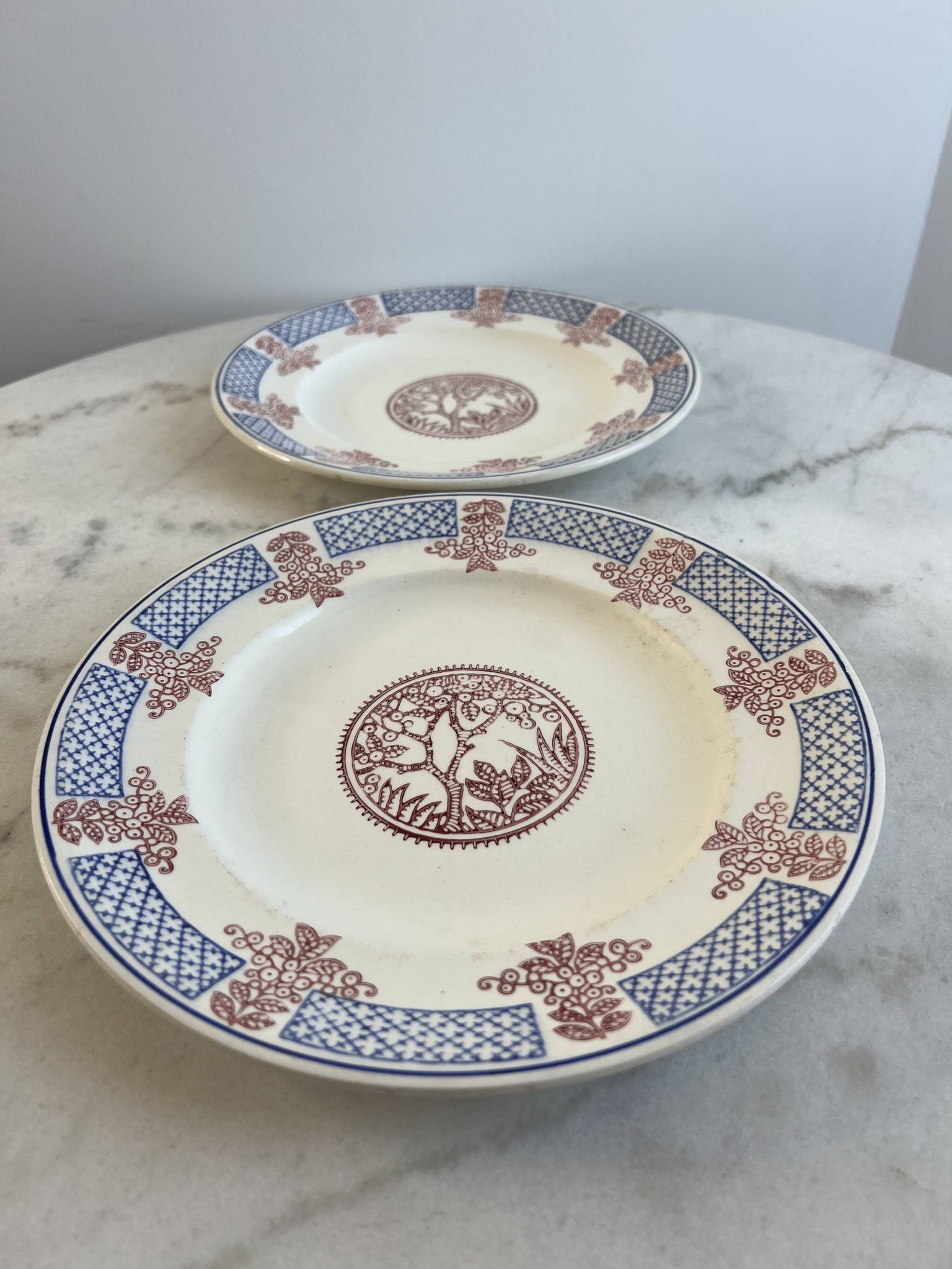 2 assiettes plates Longwy Fecamp en terre de fer