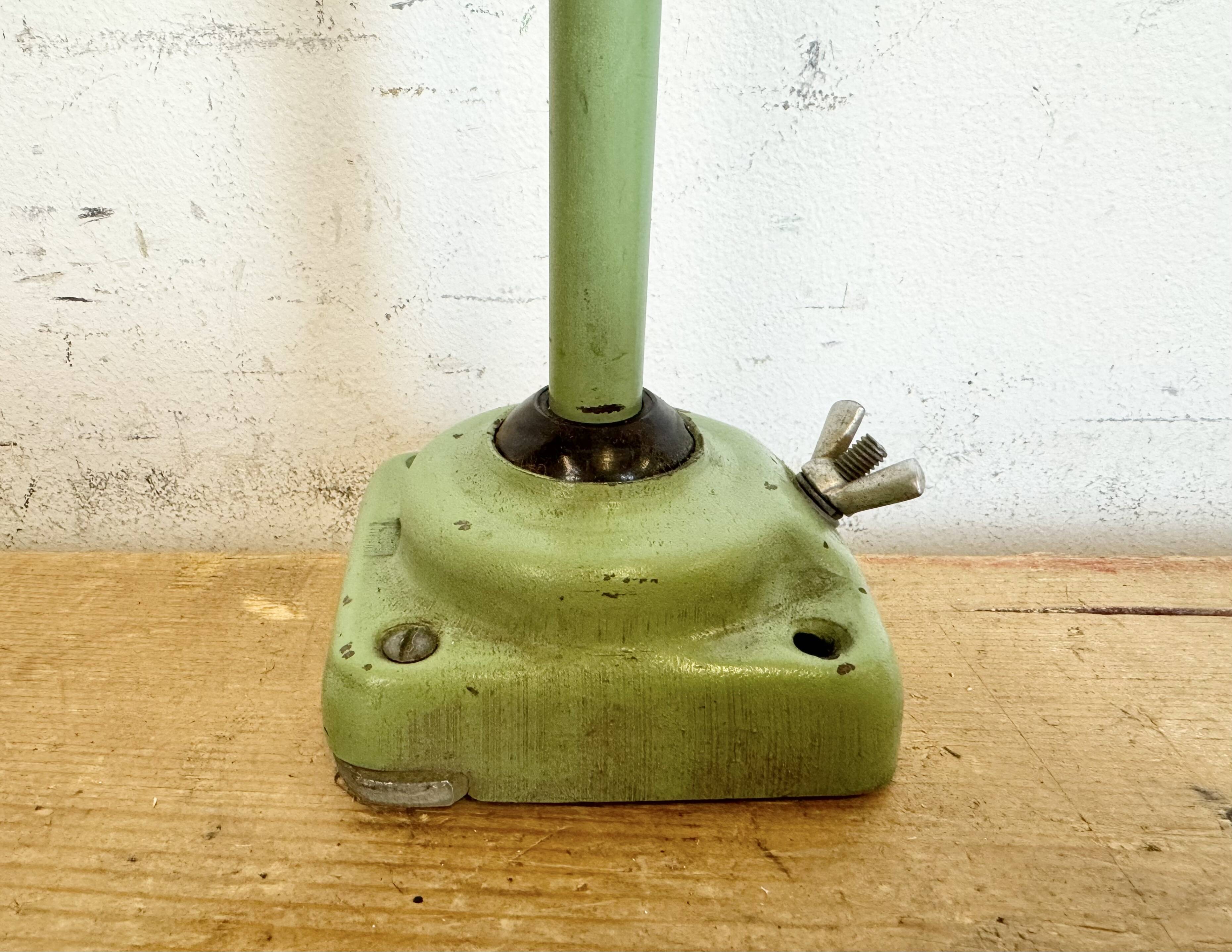 Lampe de table d'atelier industriel vert, 1960s