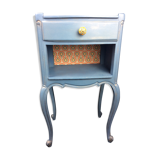 Old bedside table makeover