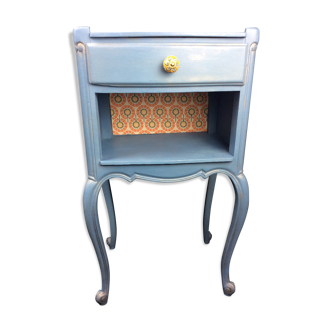 Old bedside table makeover