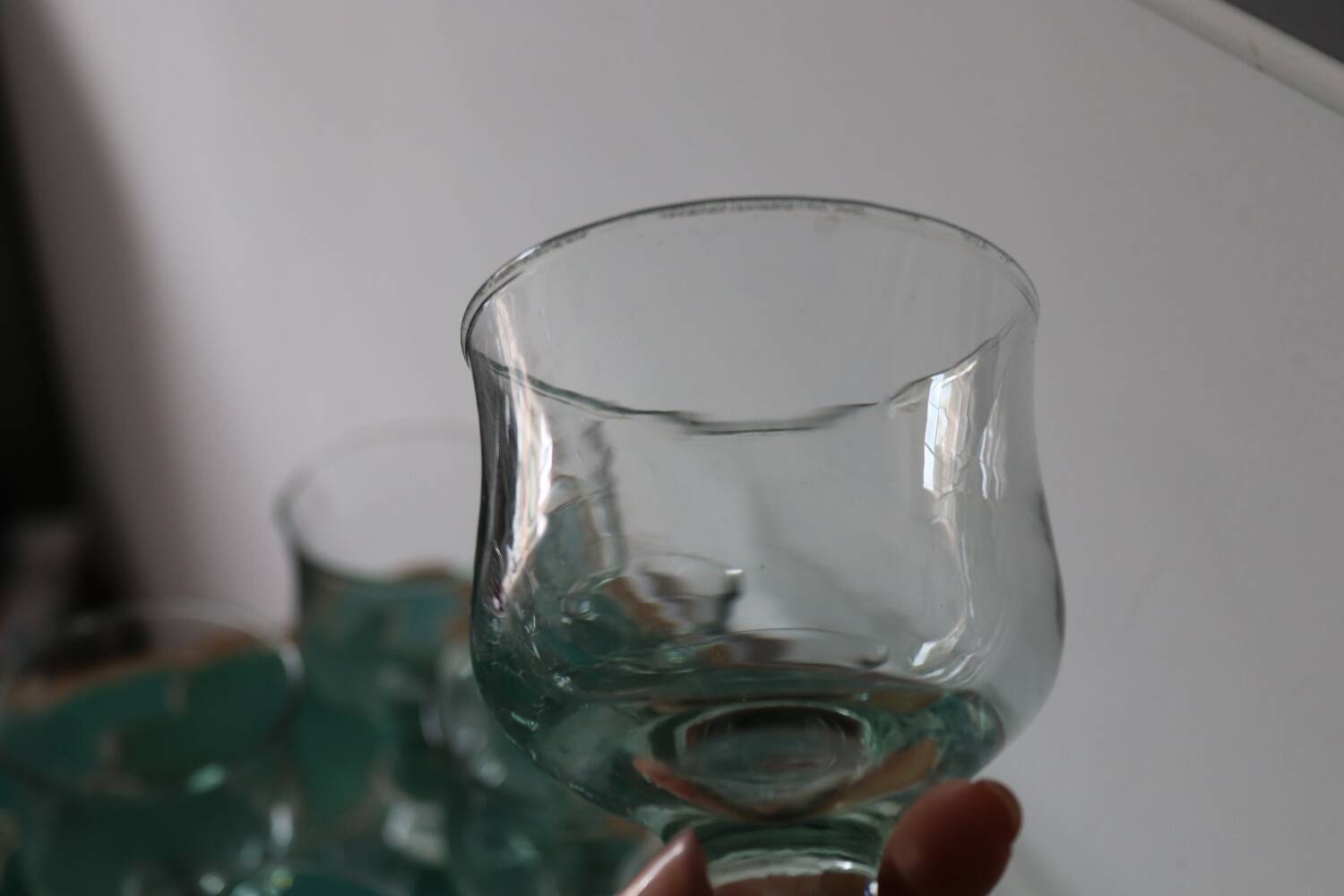 7 grands verres à vin soufflés vert d'eau