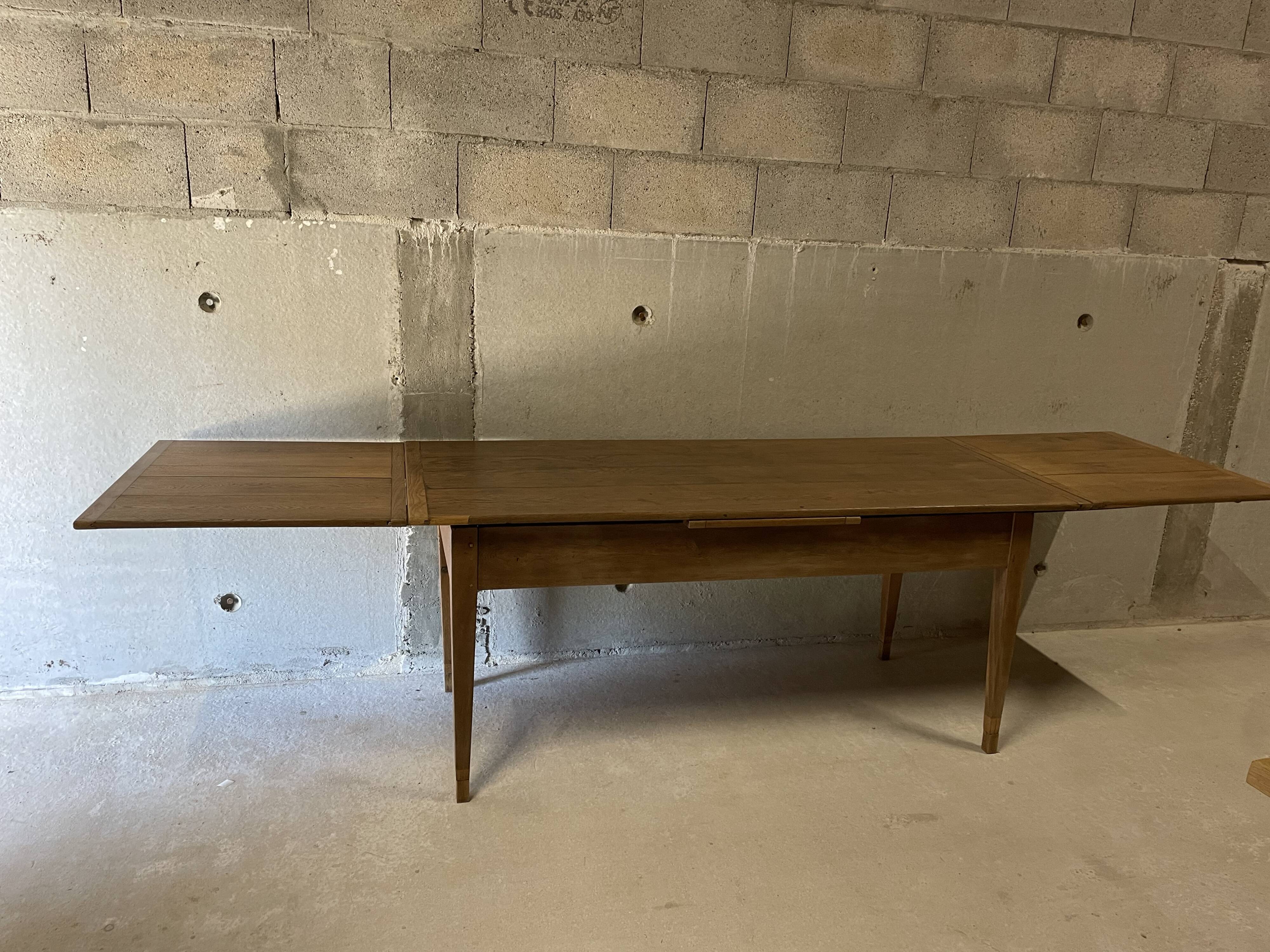 Large extendable wooden dining table – up to 3.41 m – 2 extensions