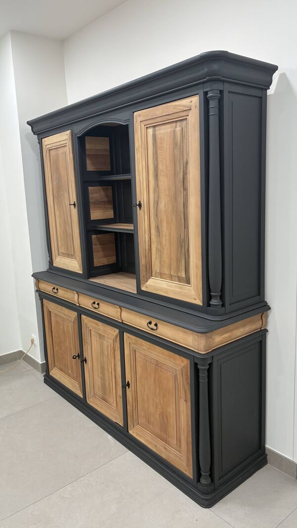 Buffet vaisselier en noyer massif style Louis Philippe relooké