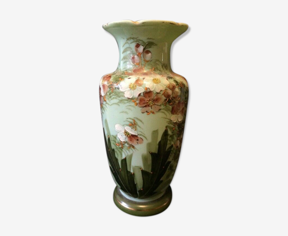 Vase balustre en opaline Louis Philippe florale XIXe
