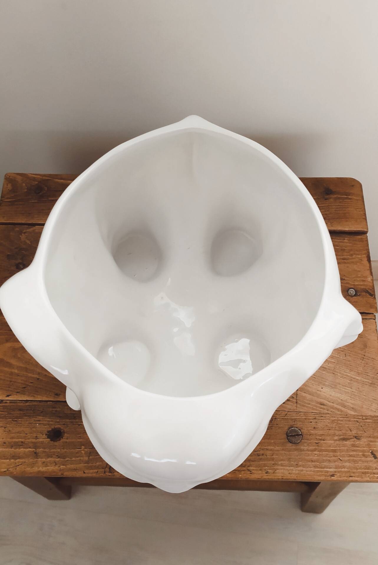 Elephant-shaped cache-pot • Ceramic