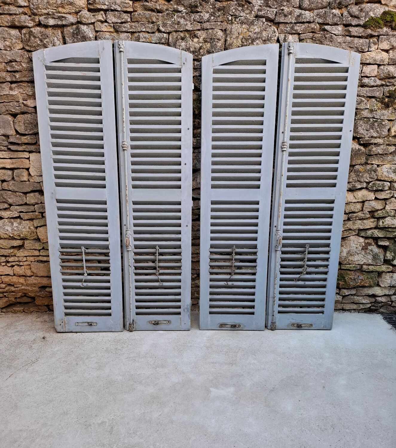 Louvered shutters