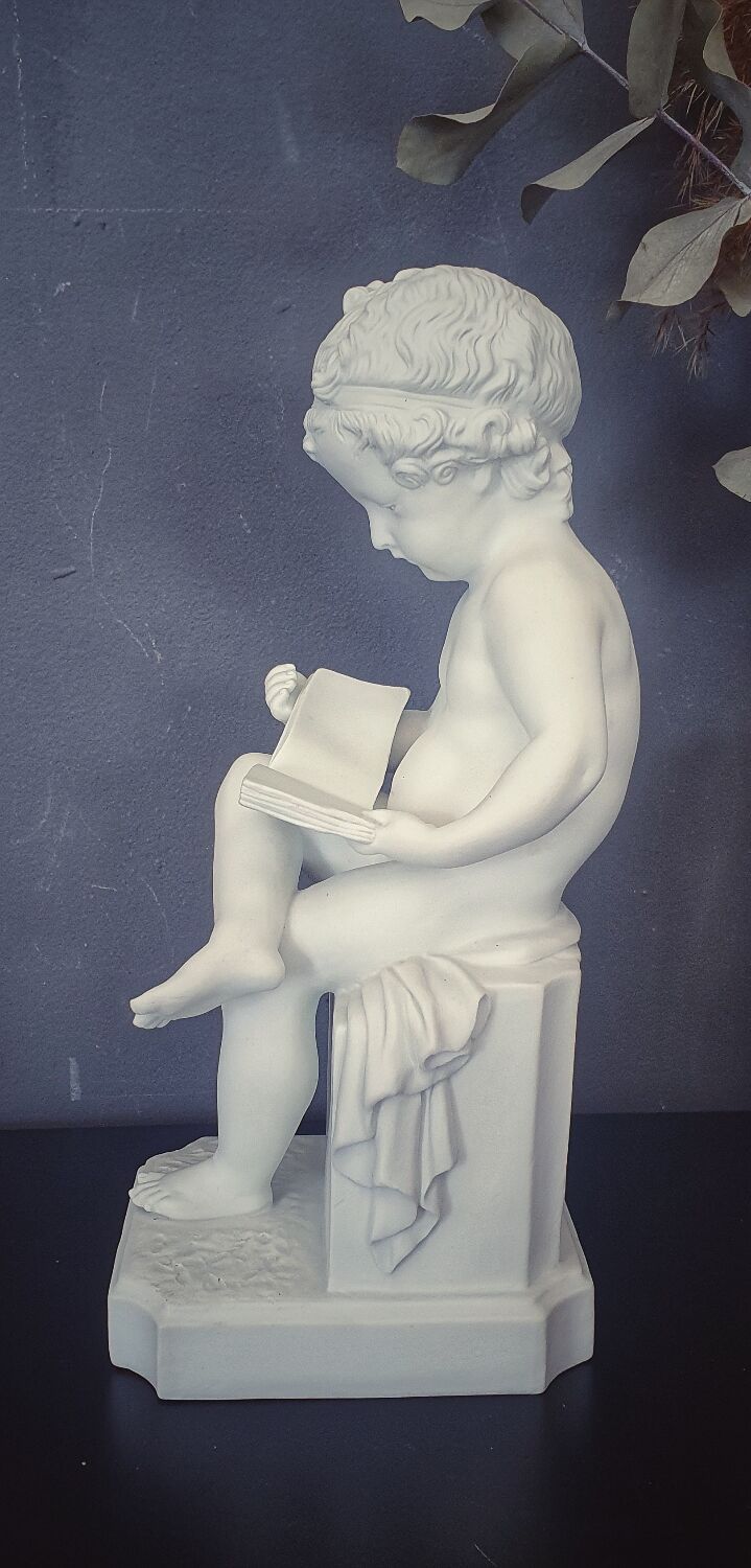 Sculpture of the child under study