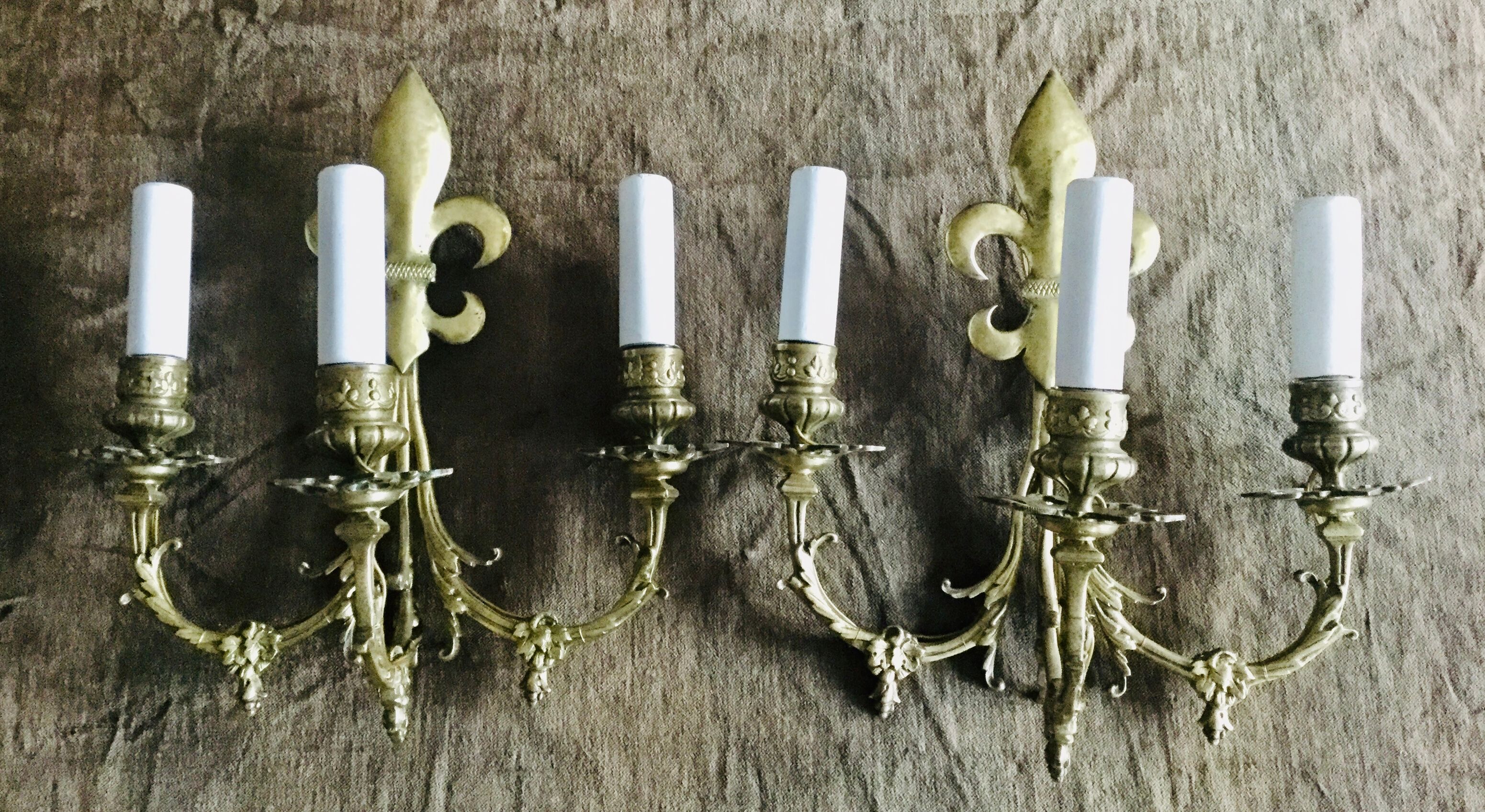 Pair of sconces flowers of lys bronze 3 lights