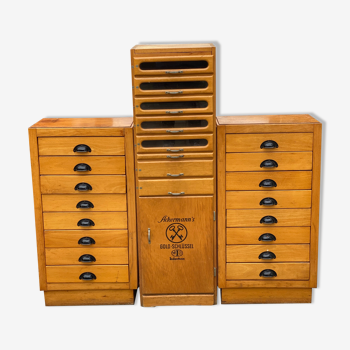 Trio vintage d’armoires en bois de pin allemand