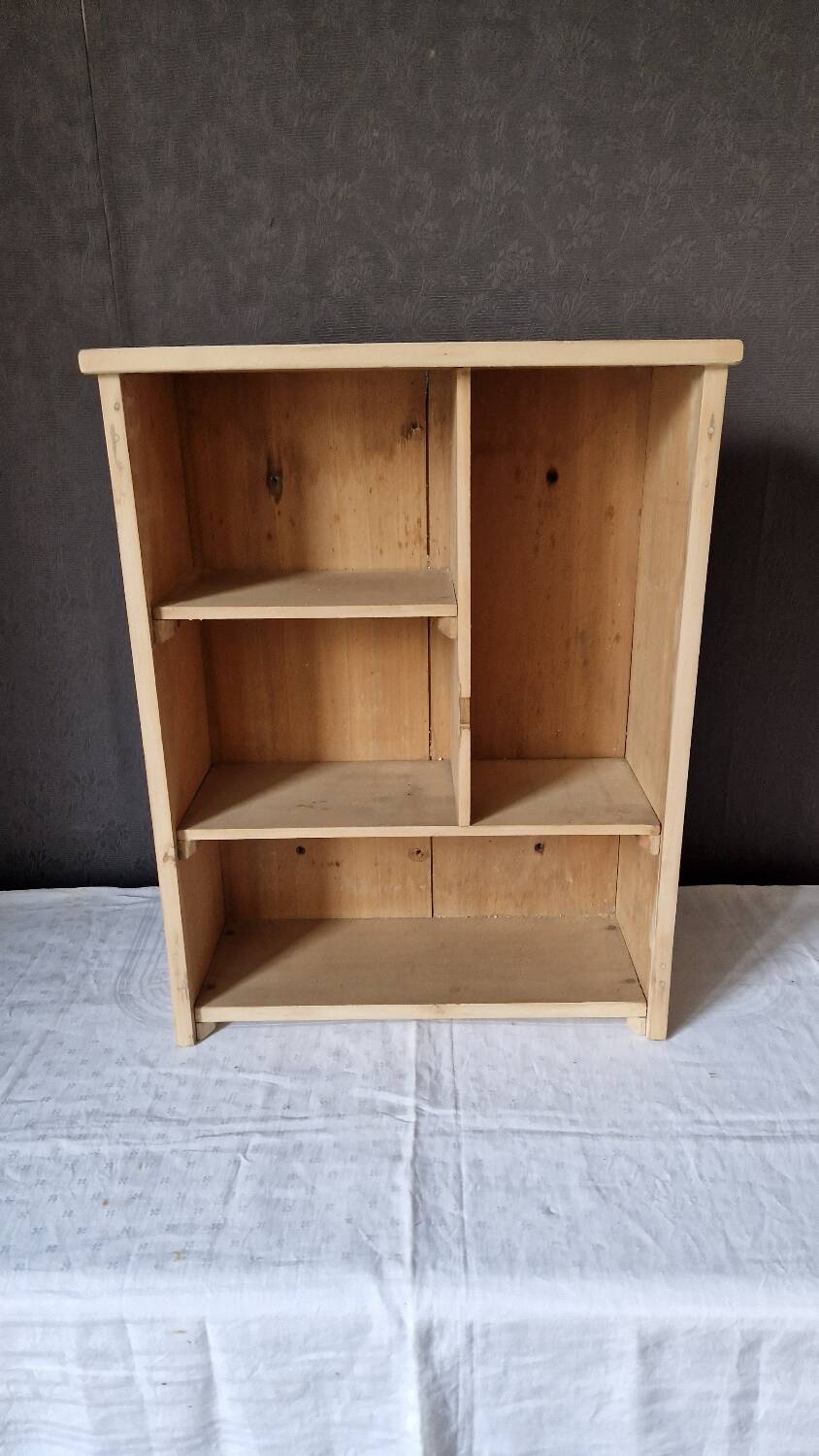 Small locker cabinet