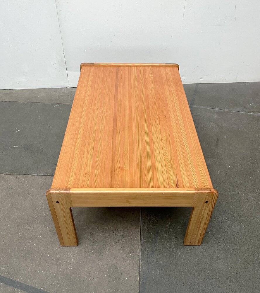 Vintage coffee table in Swedish pine by Yngve Ekström for Swedese, 1970s.