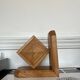 Serre-livres en bois brutaliste