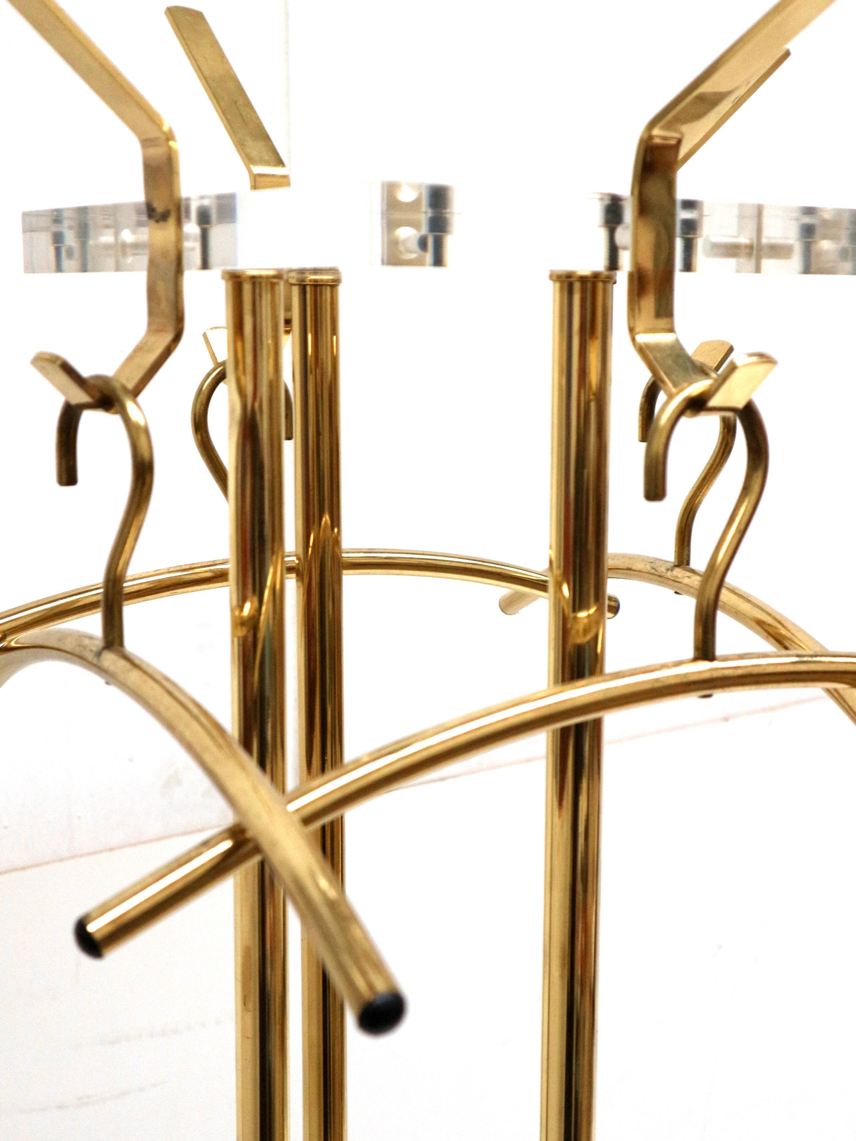 Porte-manteau vintage sur pied Hollywood Regency en plexiglas et métal datant des années 1970