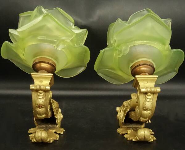 Pair of 19th century Louis XV style wall lights - bronze & green tulips
