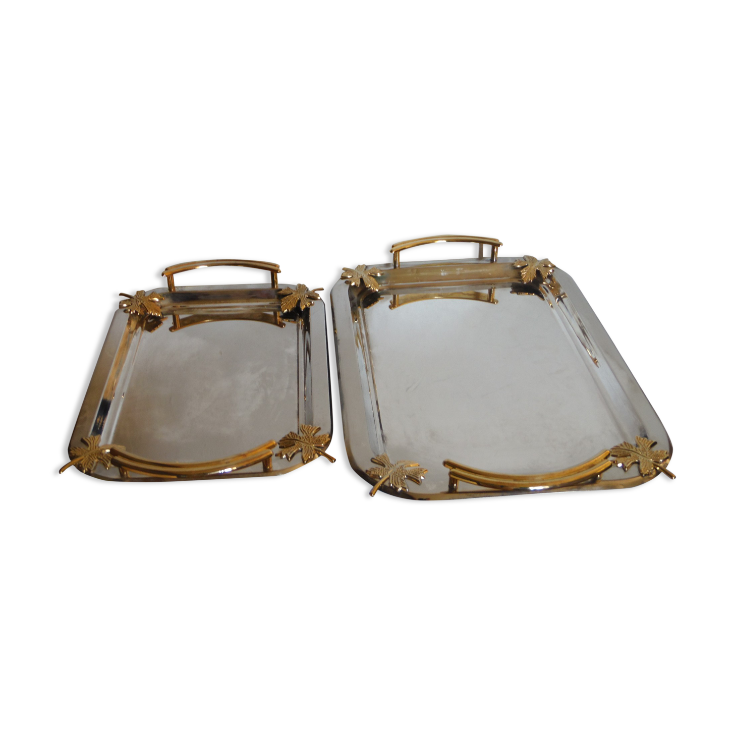 Duo of presentation trays