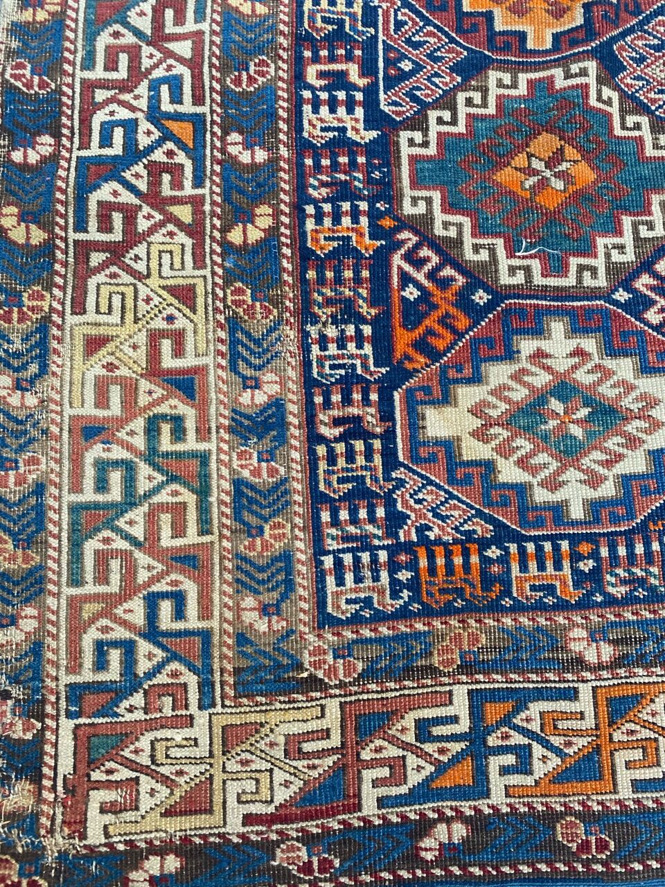 Pretty old Caucasian chirwan carpet of the 19th century  115x176cm
