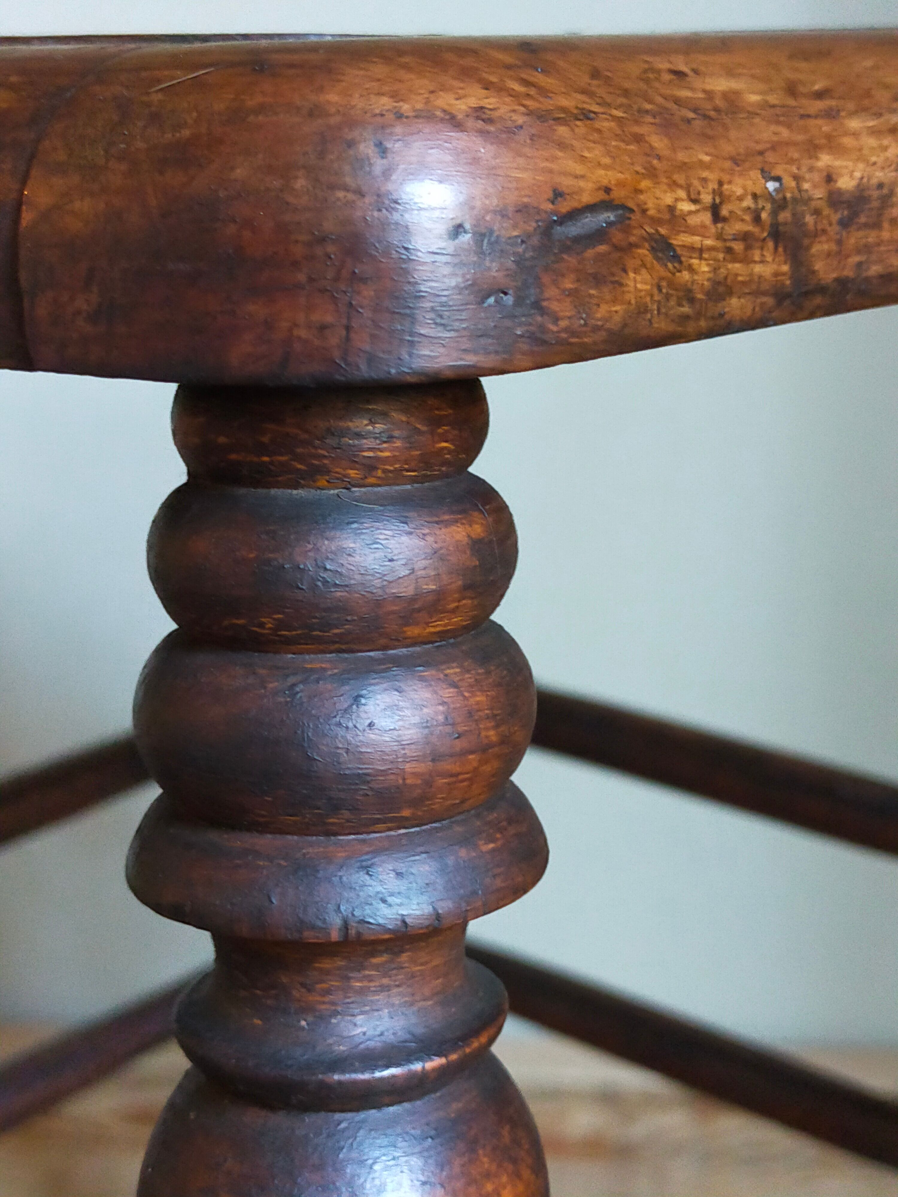 Stool in turned solid wood