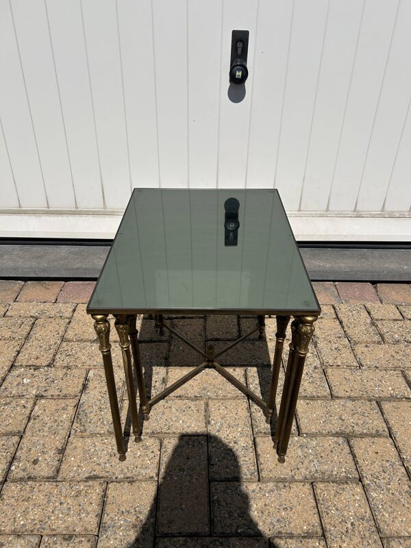 Tables gigognes en laiton doré