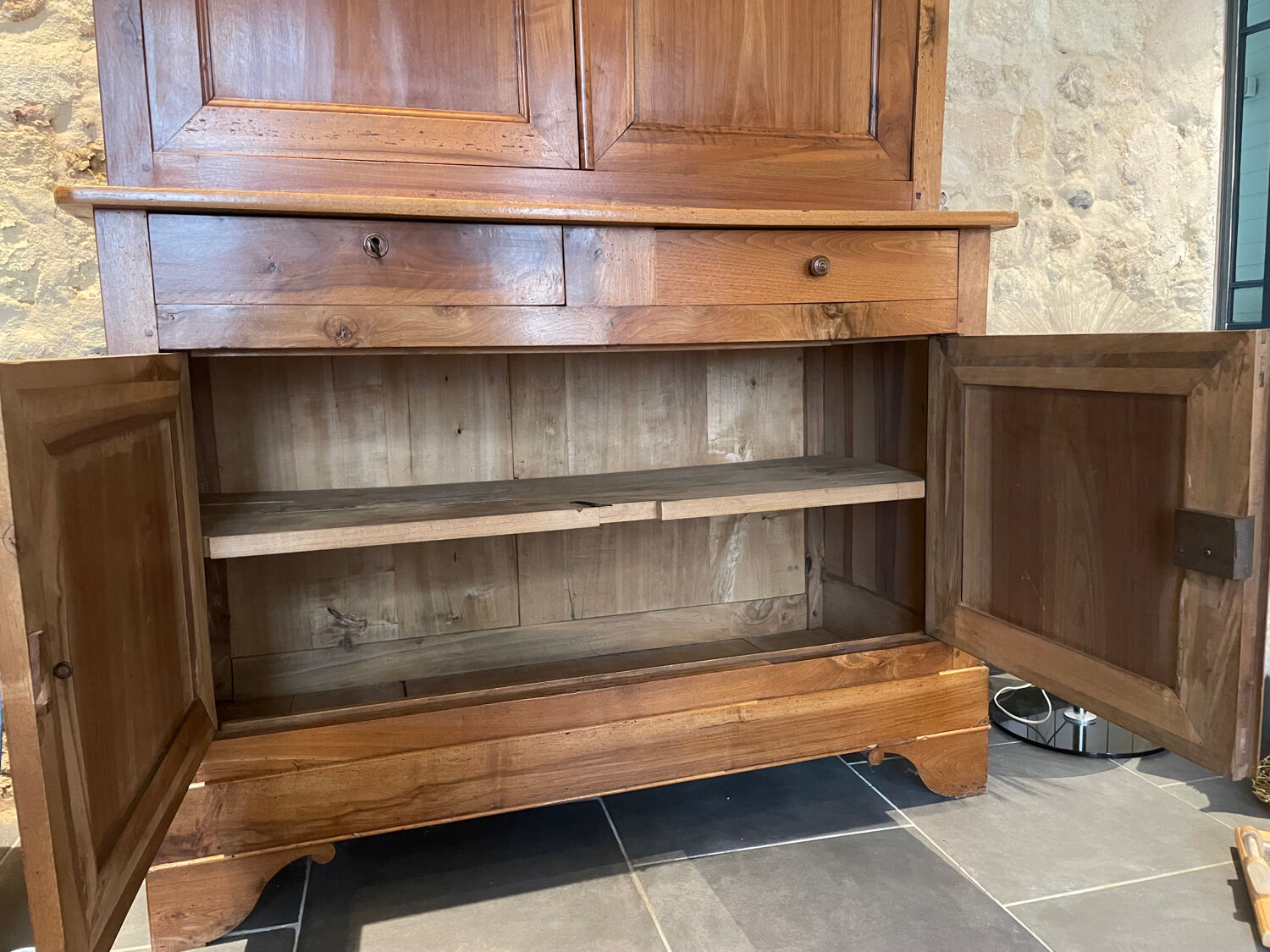 Buffet with 2 bodies in walnut, Louis Philippe style.