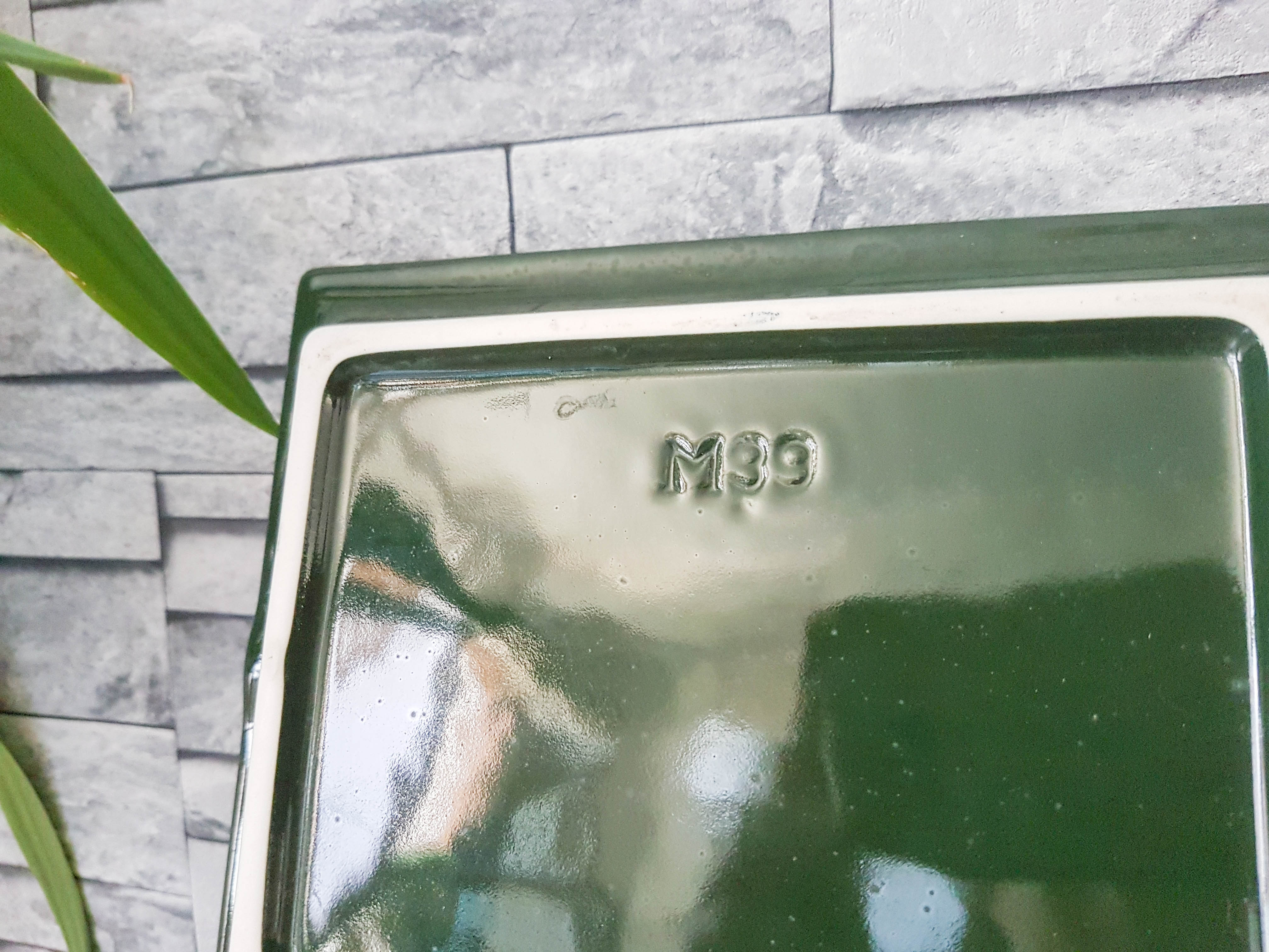 Green and gilded ceramic ashtray M99