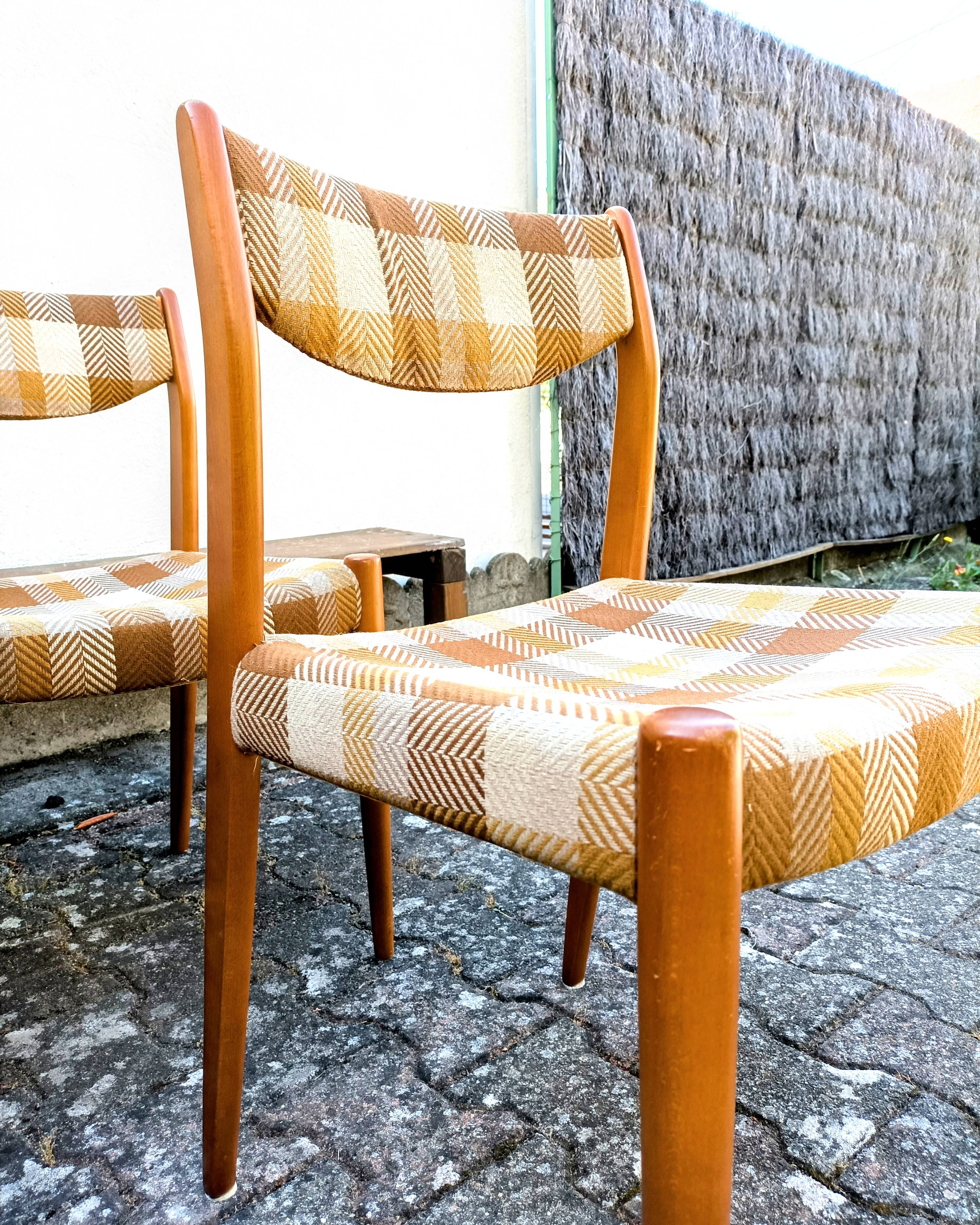 Chaises scandinaves tissu