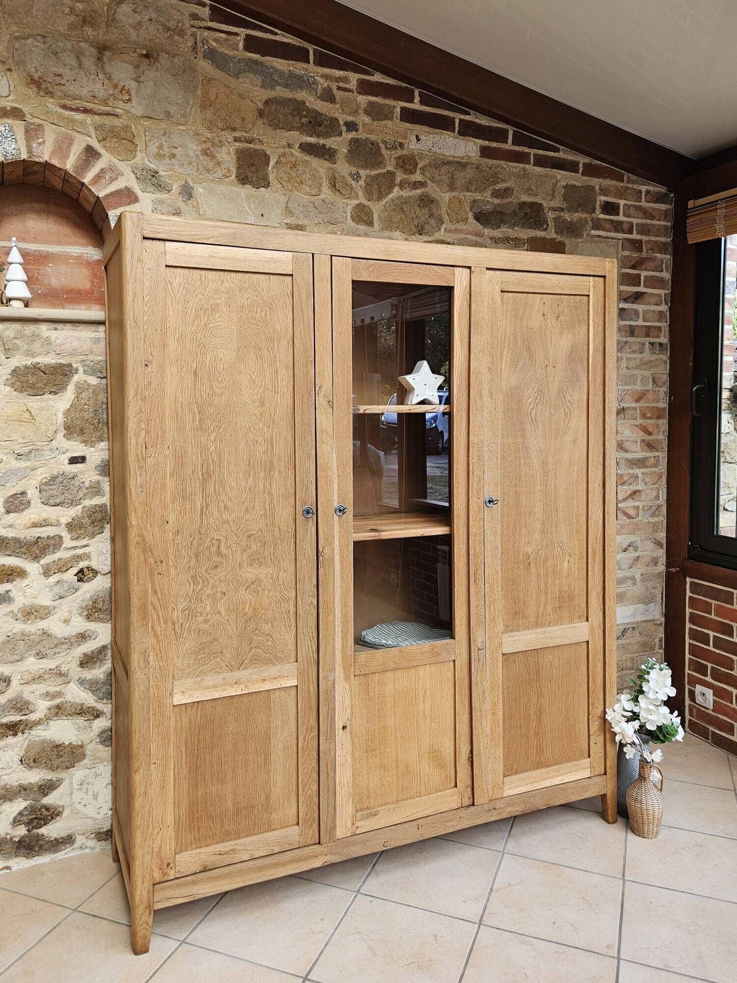 Parisian display cabinet