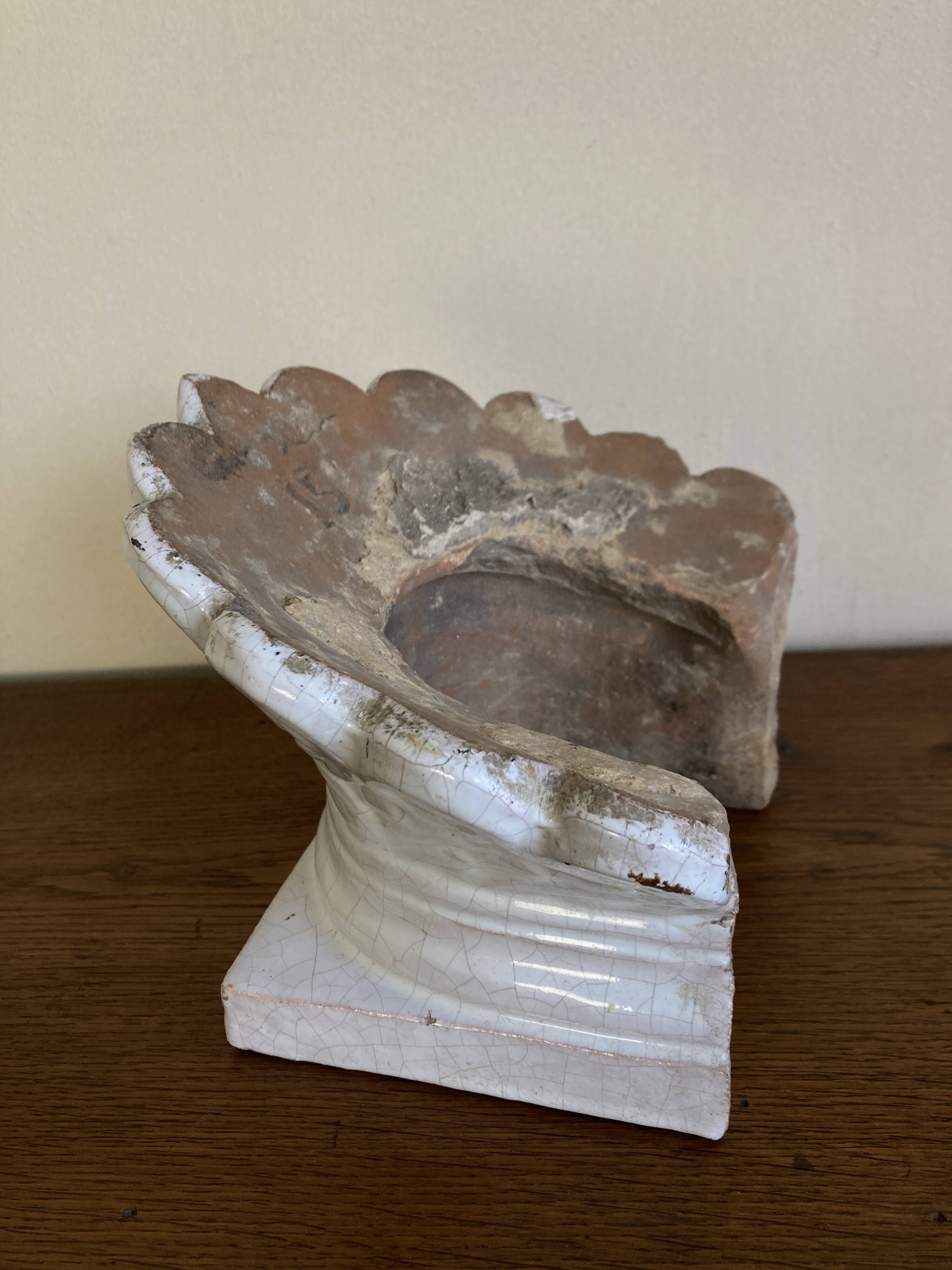 Neoclassical cachepot, mid-19th century, acanthus leaves, terracotta capital