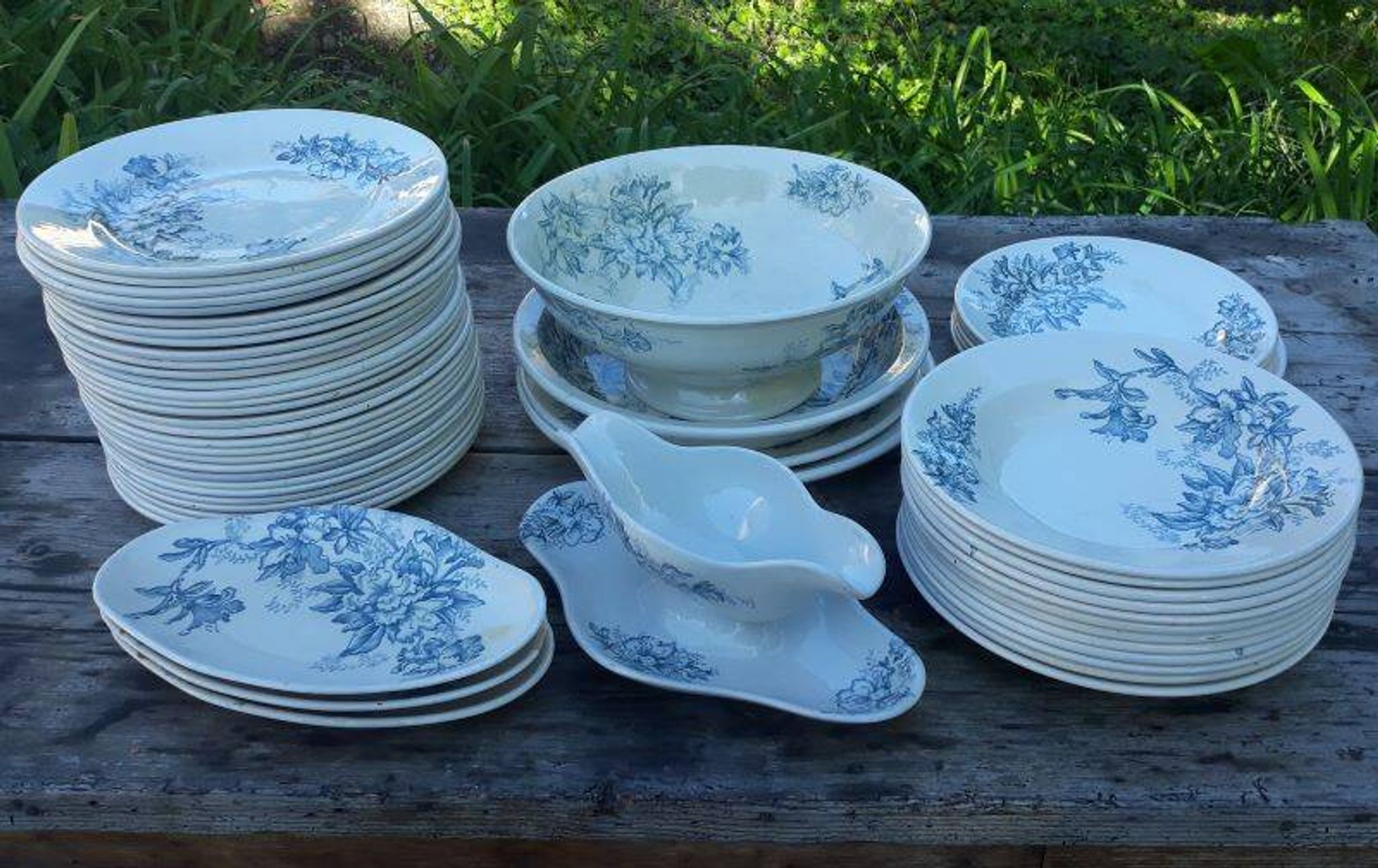 Part of the Floreal service from the Givors Earthenware Factory (Grigny Rhône)