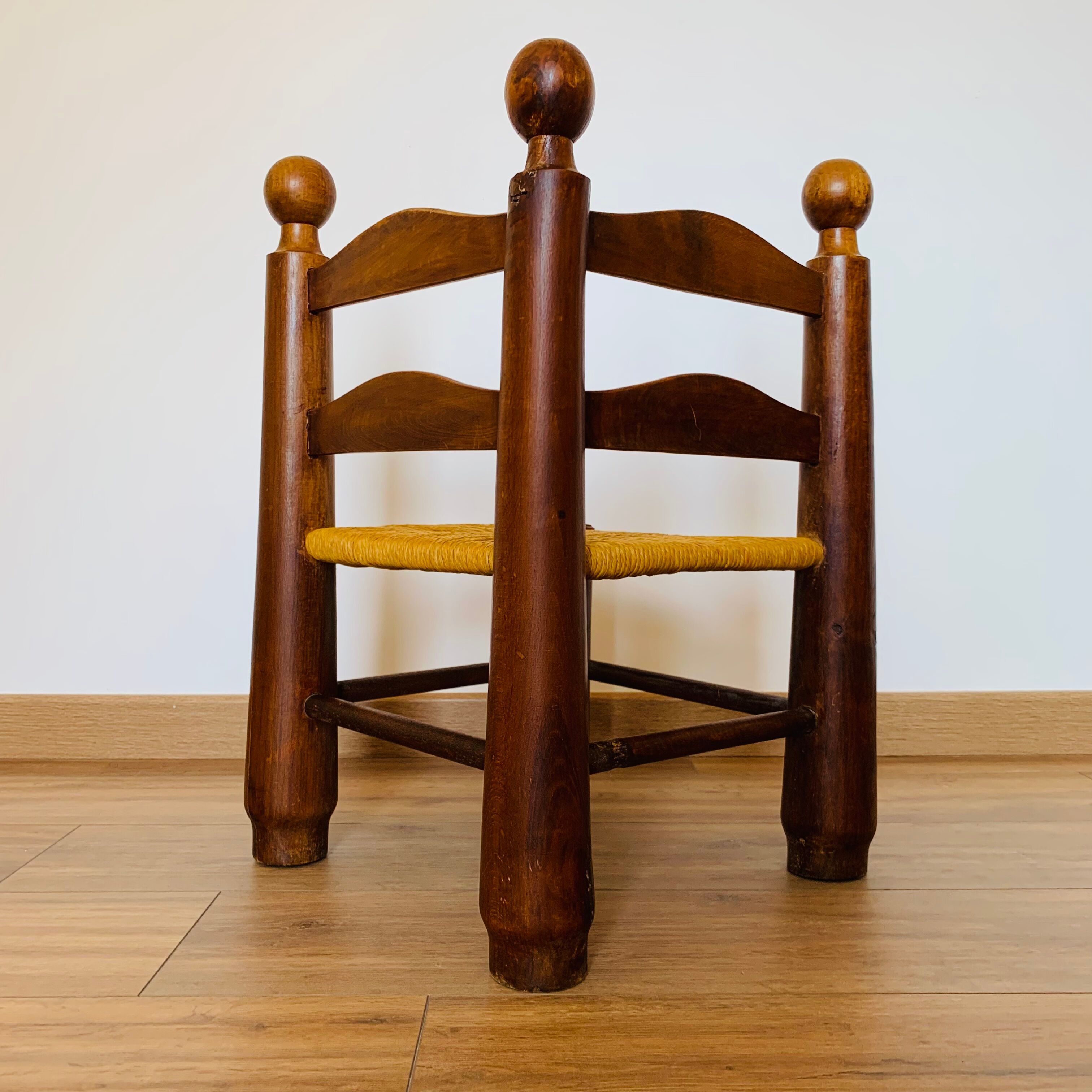 Corner chair wood and straw