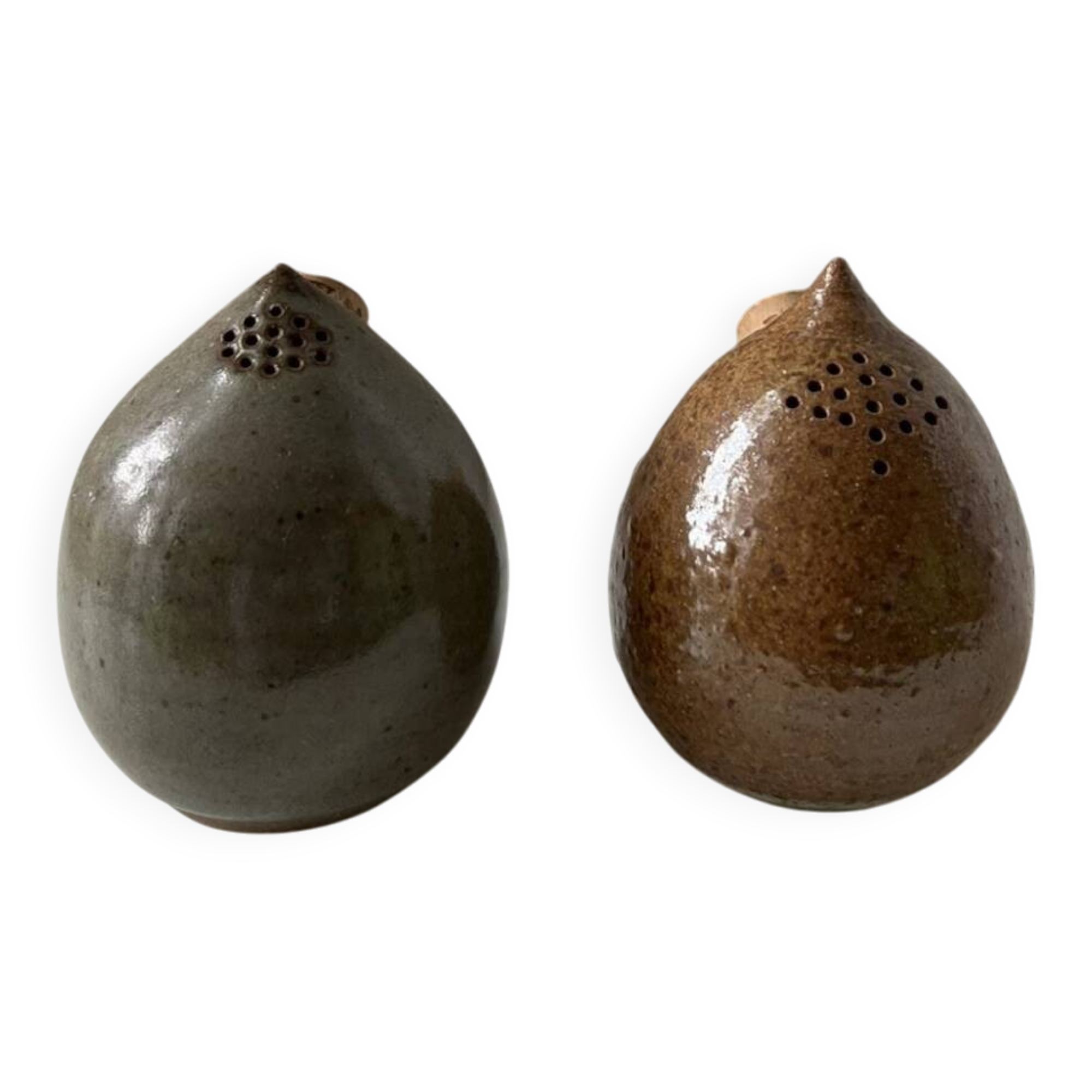 Paire de salière poivrière en grès forme ronde vintage