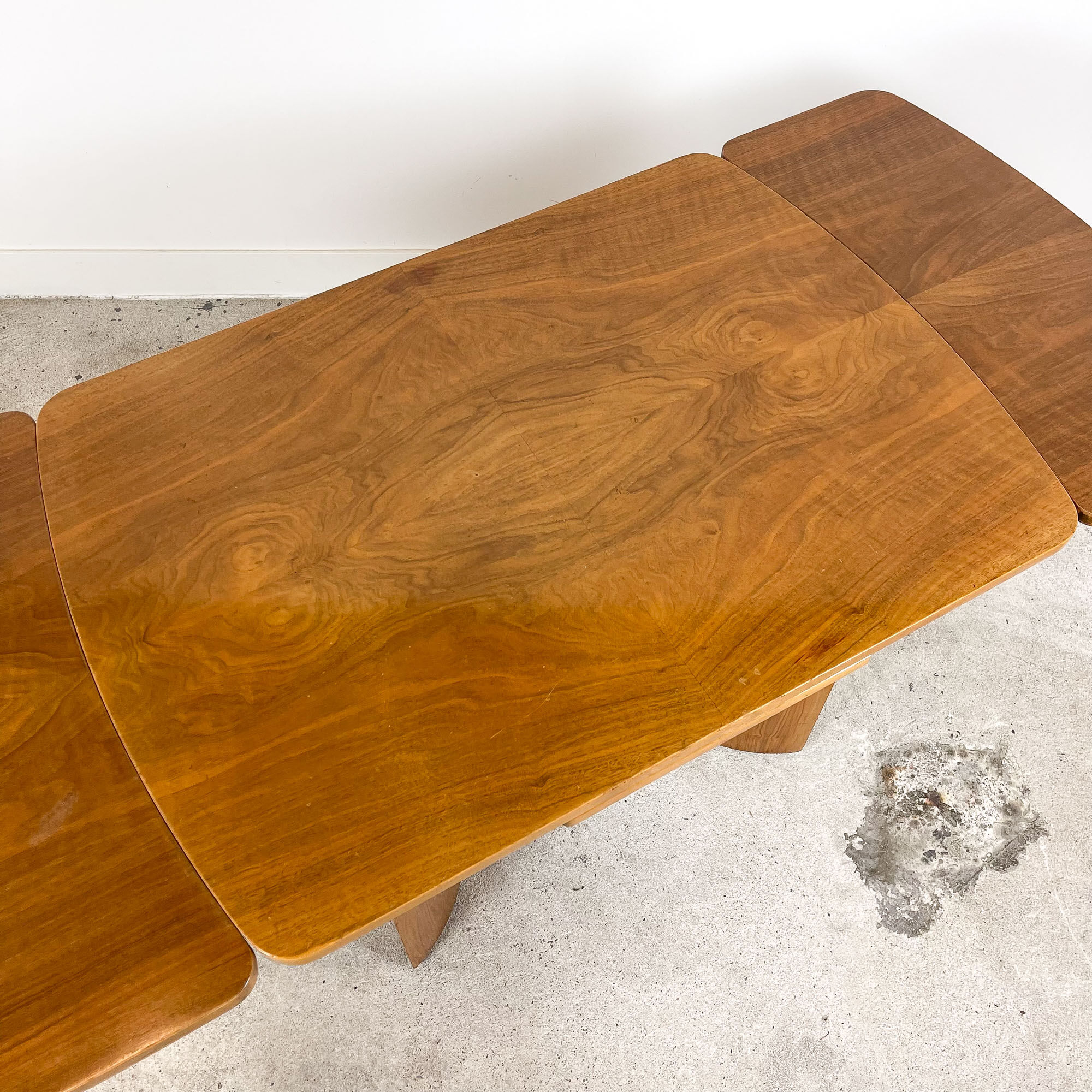 Extendable art deco dining table walnut veneer
