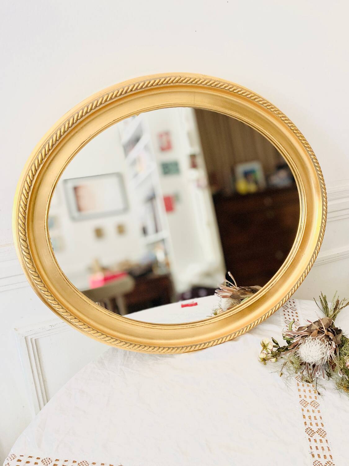 Oval wall mirror in gilded wood