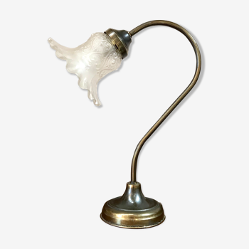Swan collar lamp