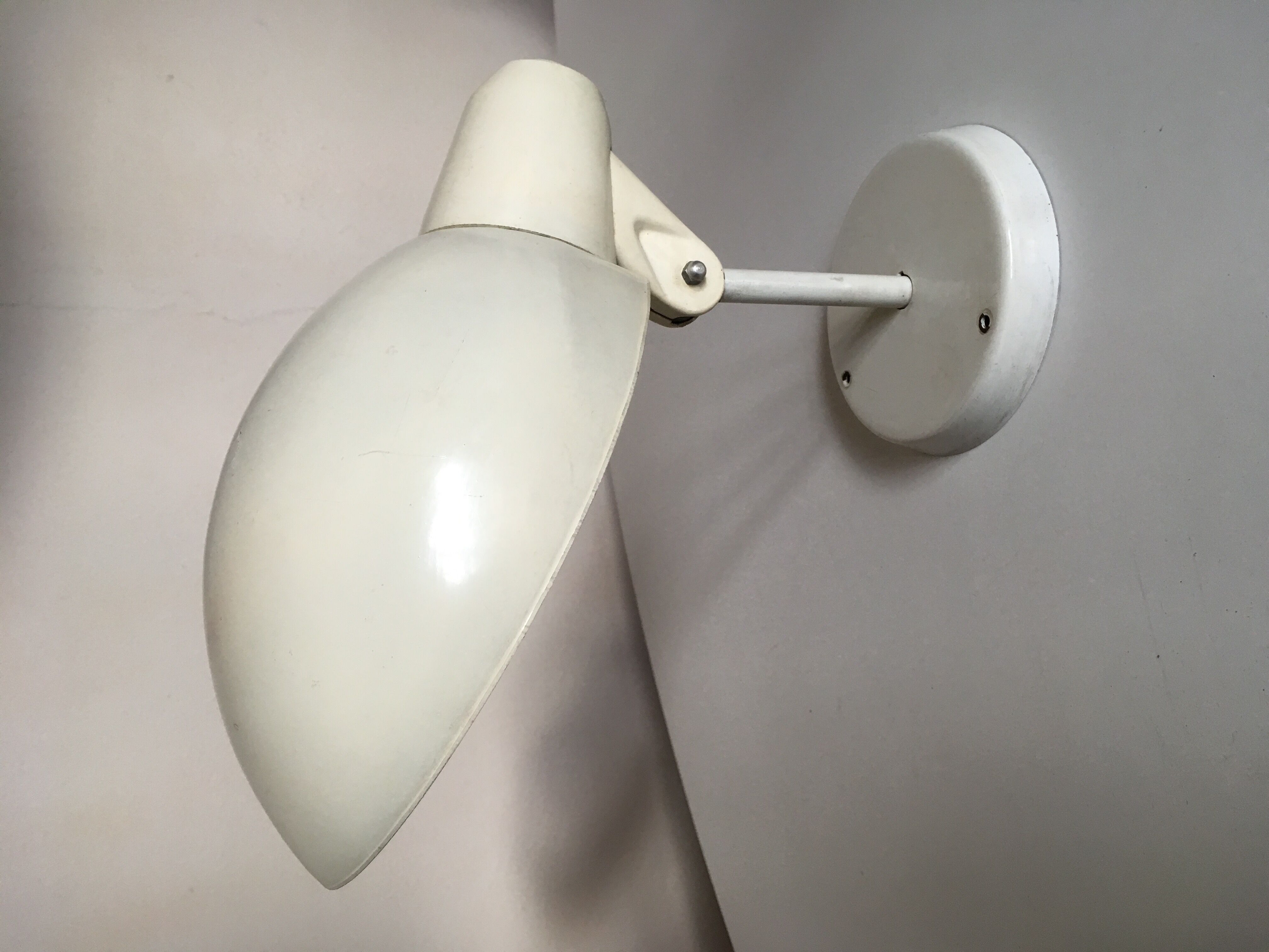 Apply 70 s articulated lacquered metal