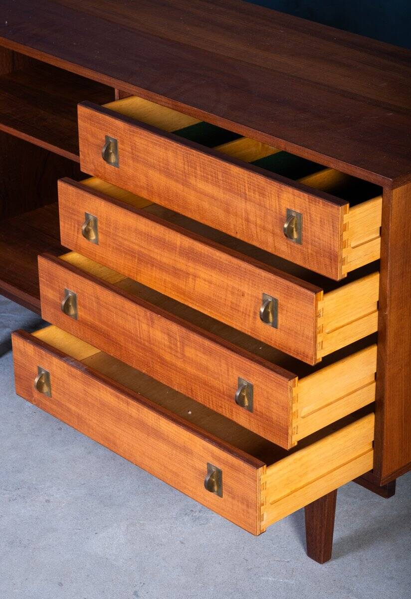 Enfilade Basse en Teck avec Poignées en Laiton par Peter Løvig Nielsen, 1960s
