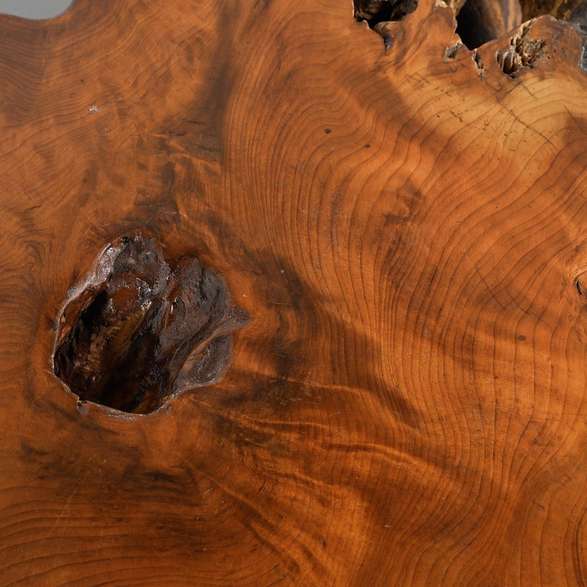 Coffee table made from sequoia root, American craftsmanship, Redwood Park, California, around 1970.