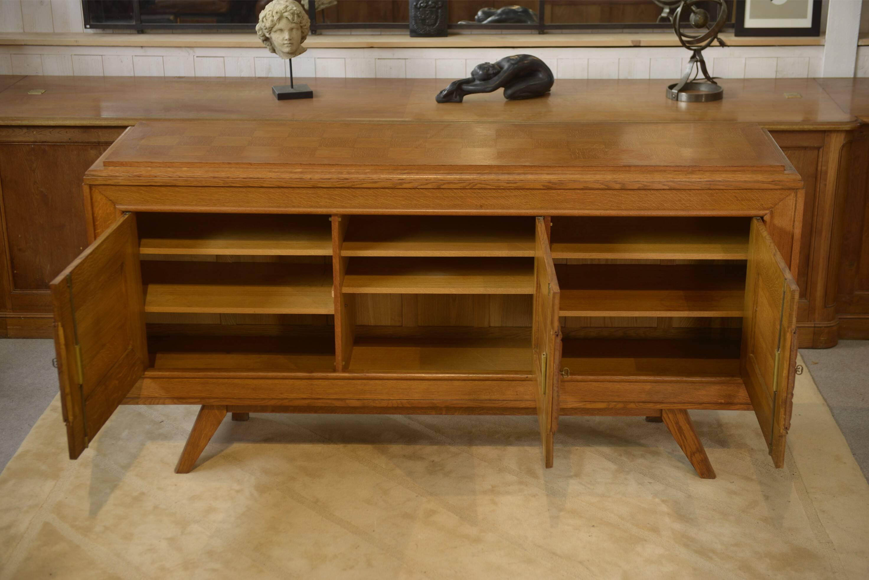 Buffet brutaliste en chêne 1960