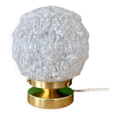 Lampe à poser globe vintage art déco en verre de Clichy blanc