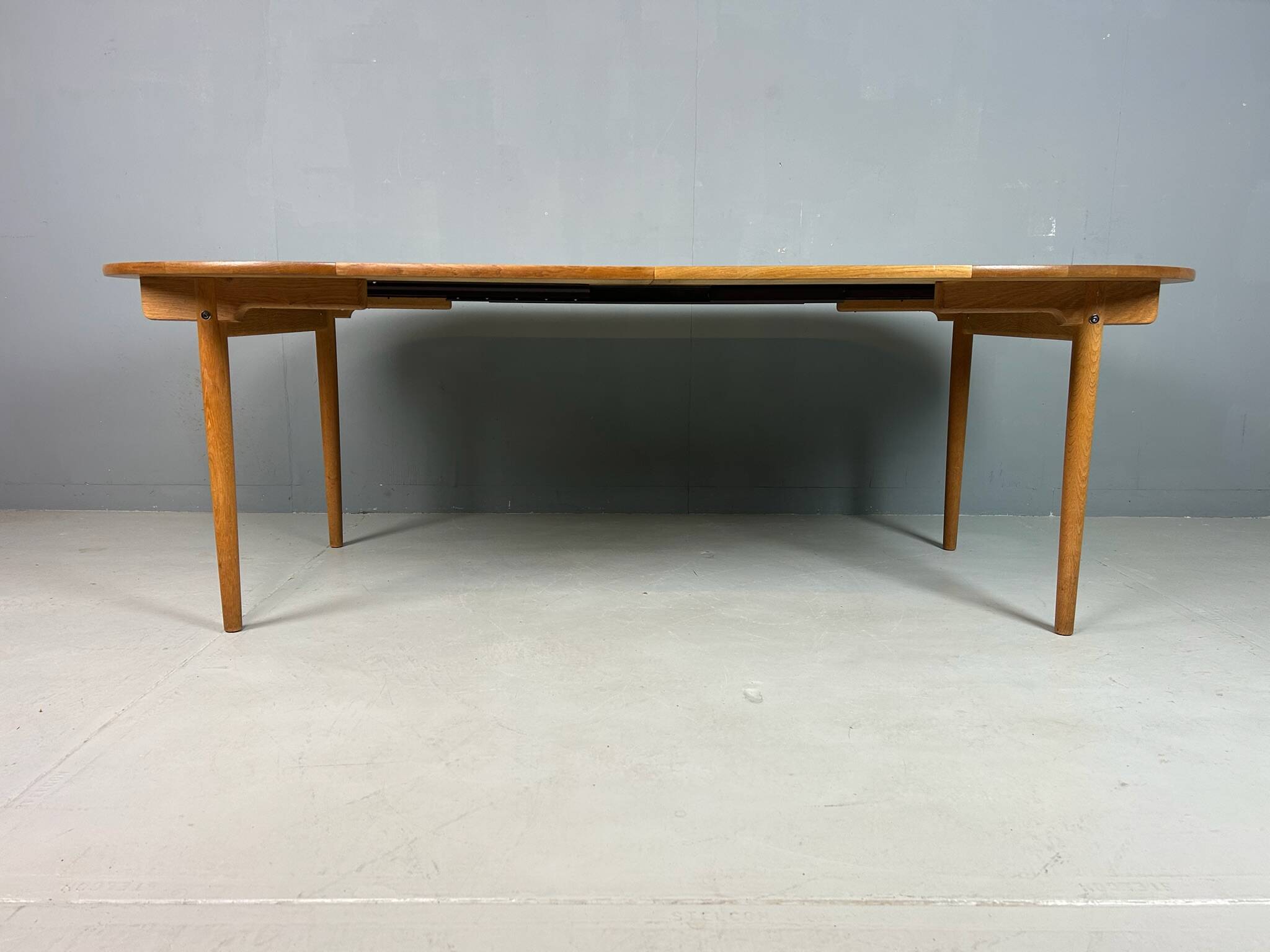 Hans J. Wegner round PP70 extendable dining table for Andreas Tuck, Denmark 1970