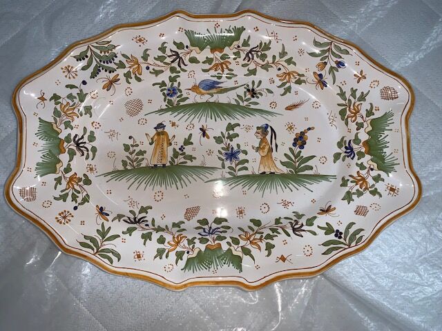 Trench tureen and its 2 plates