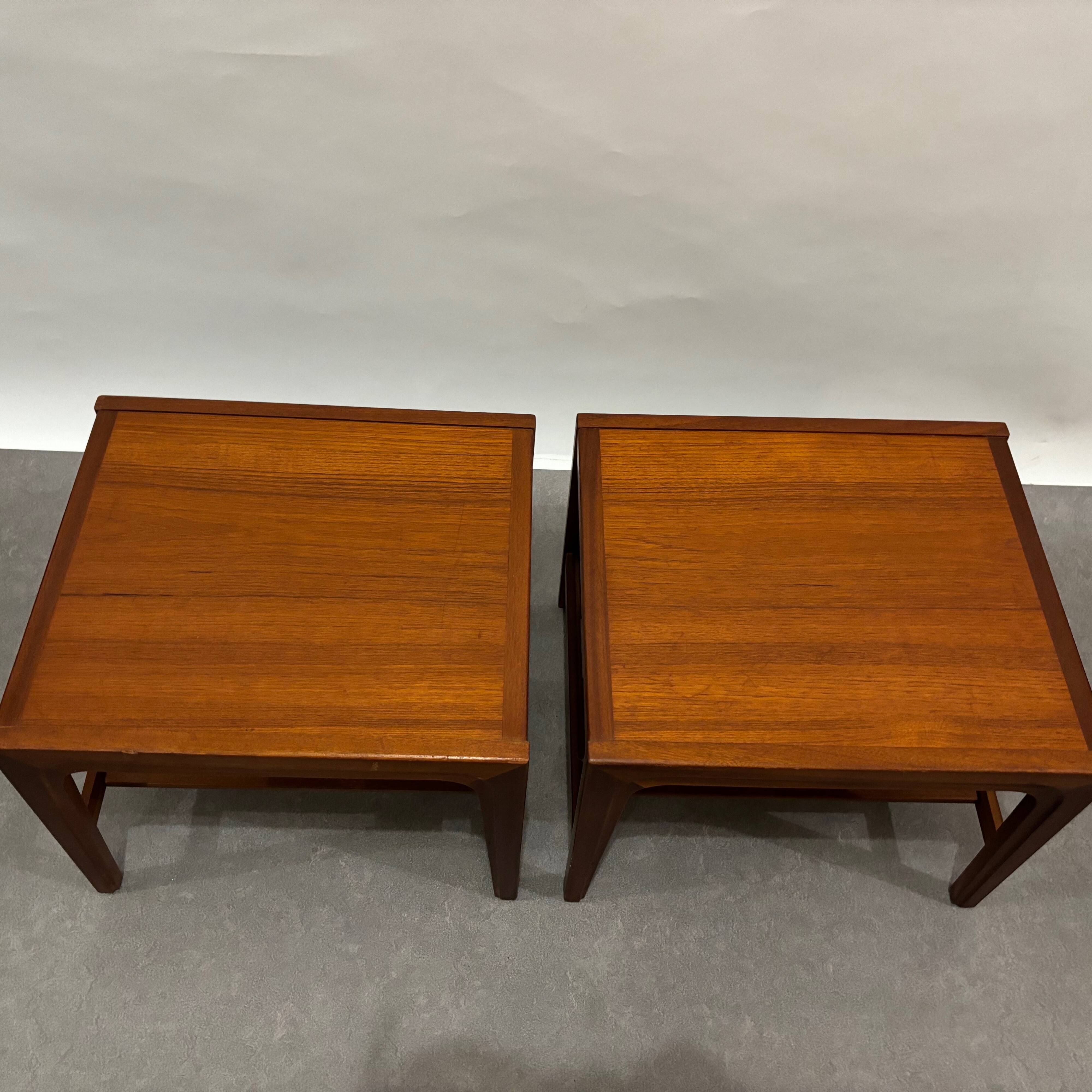 Paire de chevets scandinaves en teck
