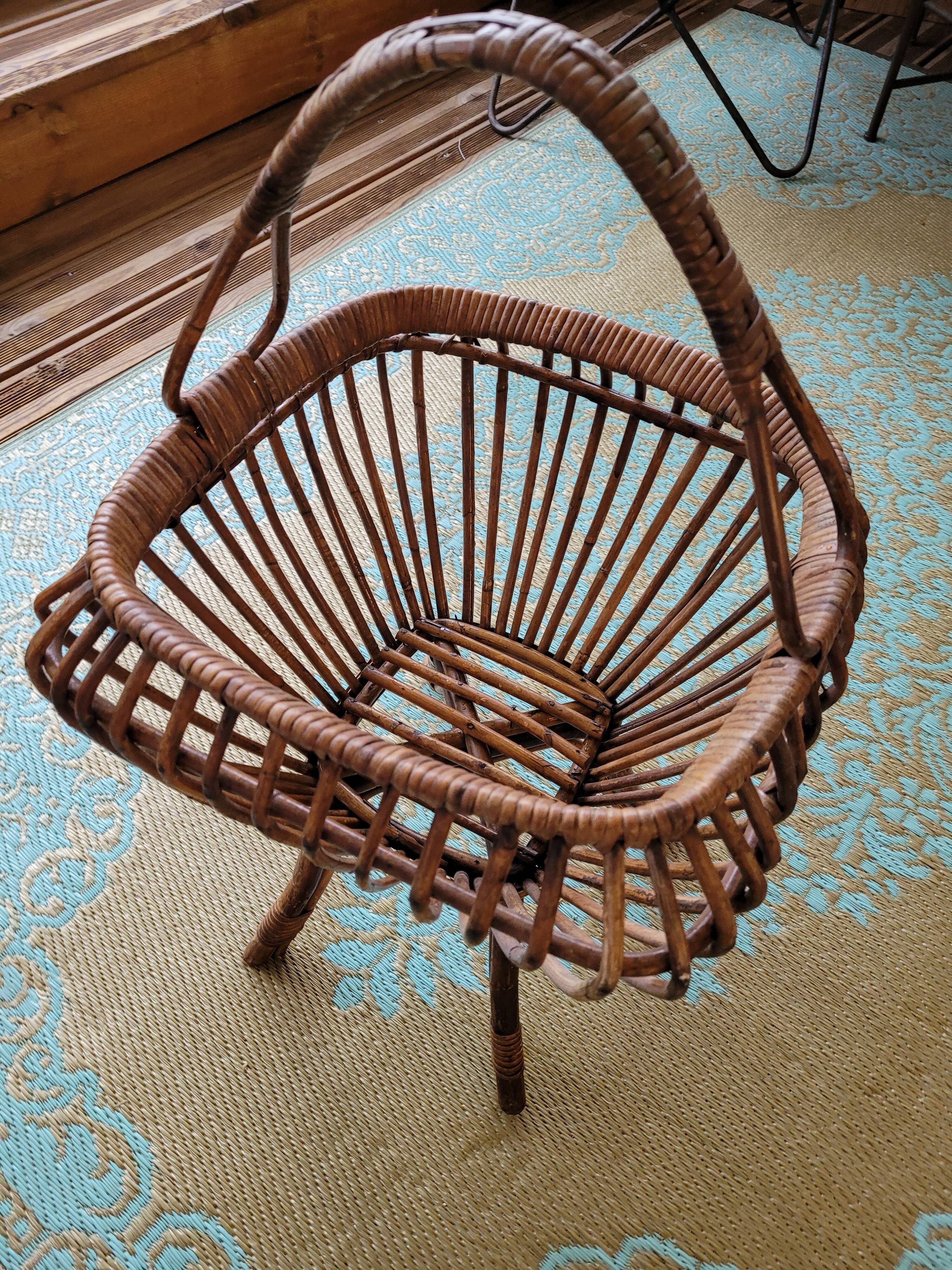 Rattan worker