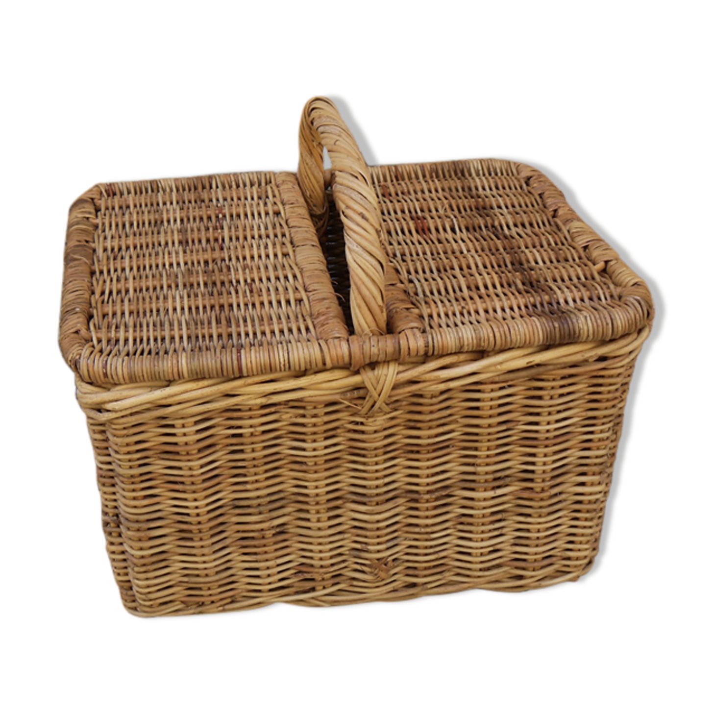 Wicker picnic basket