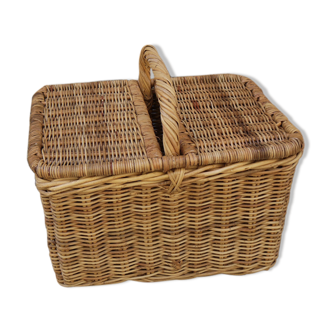 Wicker picnic basket