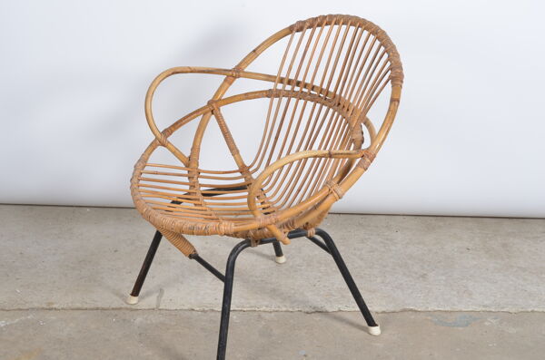 Fauteuil coquille en rotin avec accoudoirs