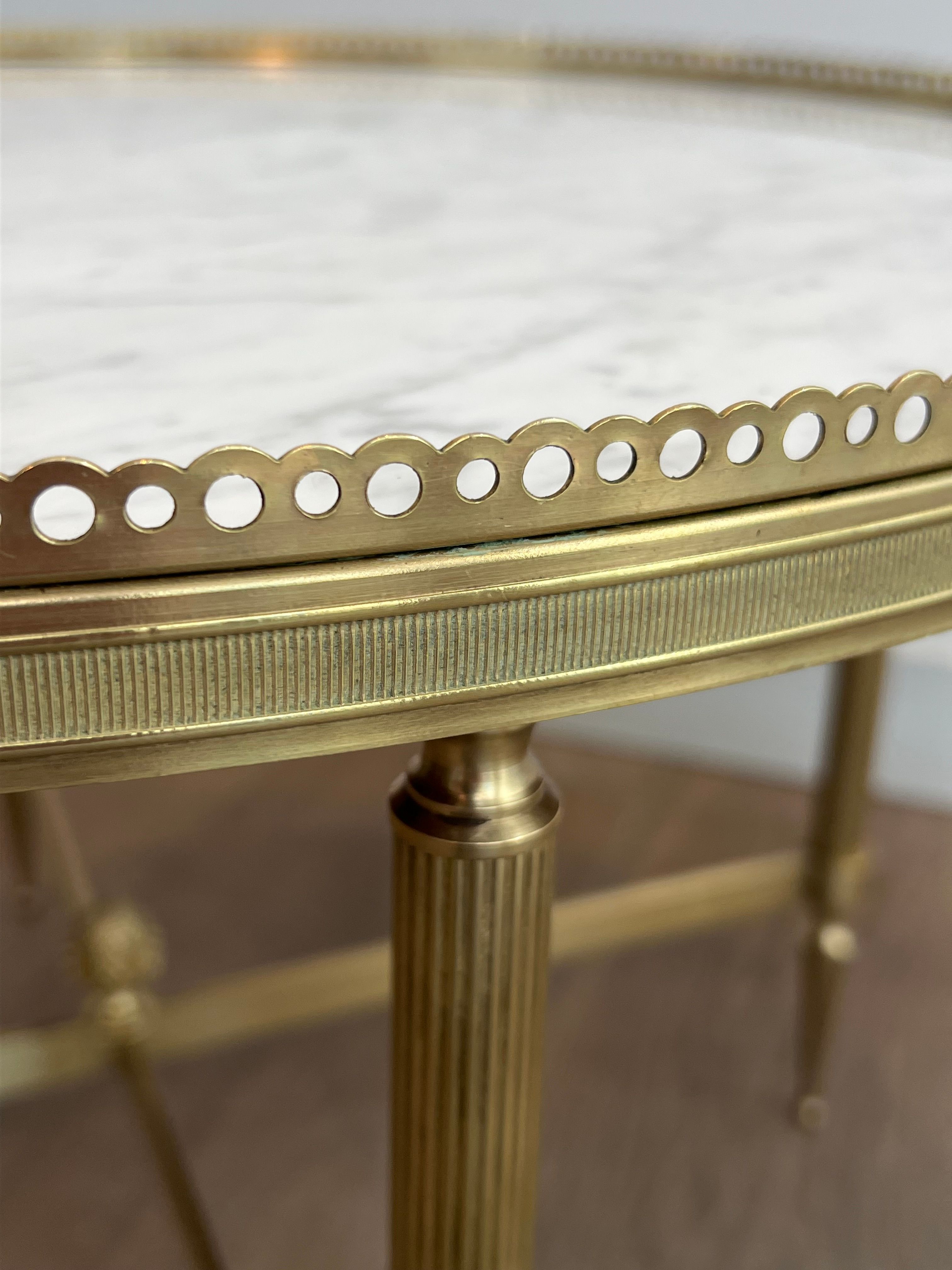 Neoclassical style round coffee table in brass with a white Carrara marble top from Jansen