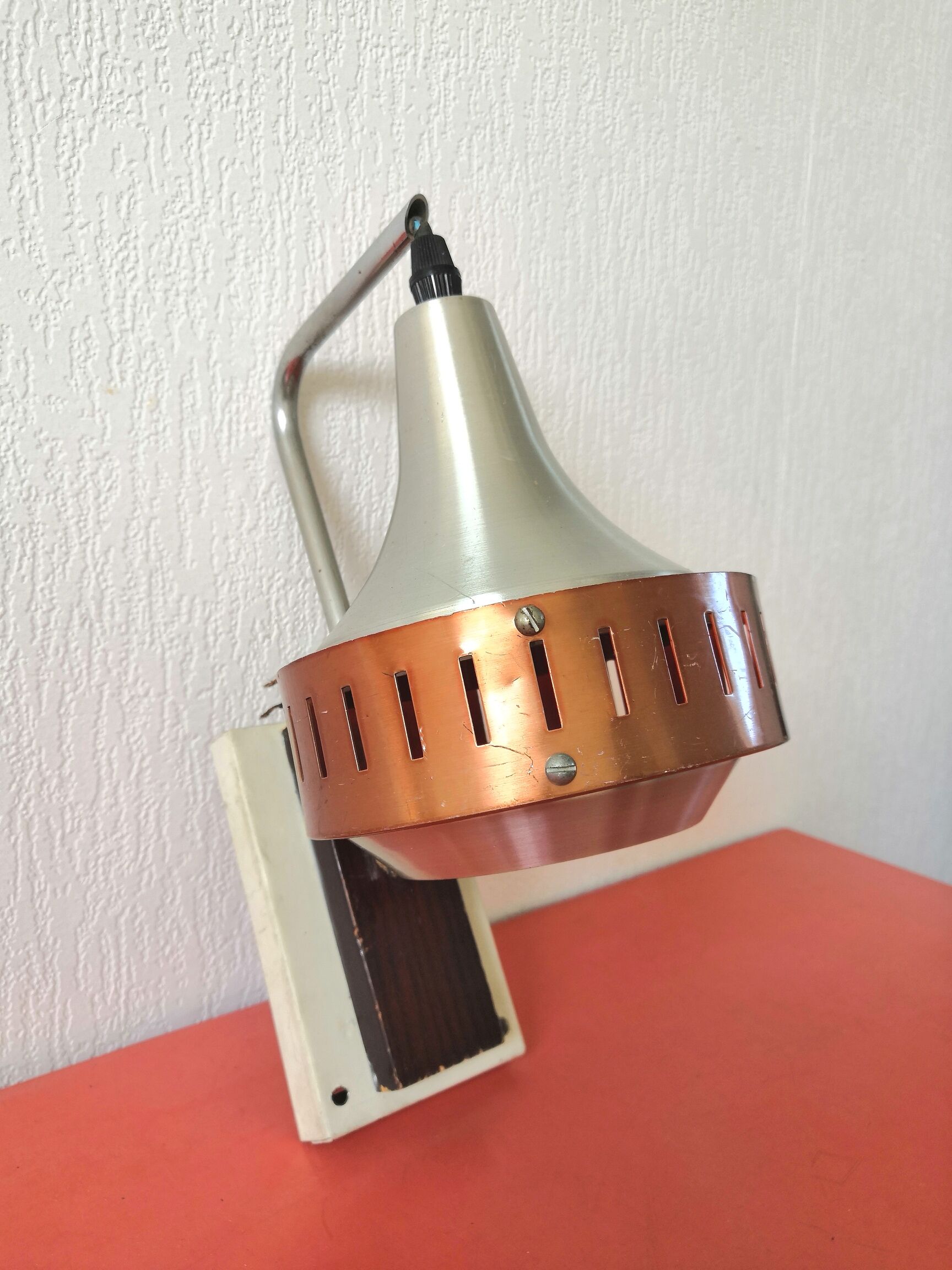 Wall lamp in aluminum and metal orange design 70s