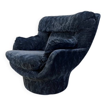 Blue velvet lounge chair 'Karate' by Michel Cadestin, France 1970s