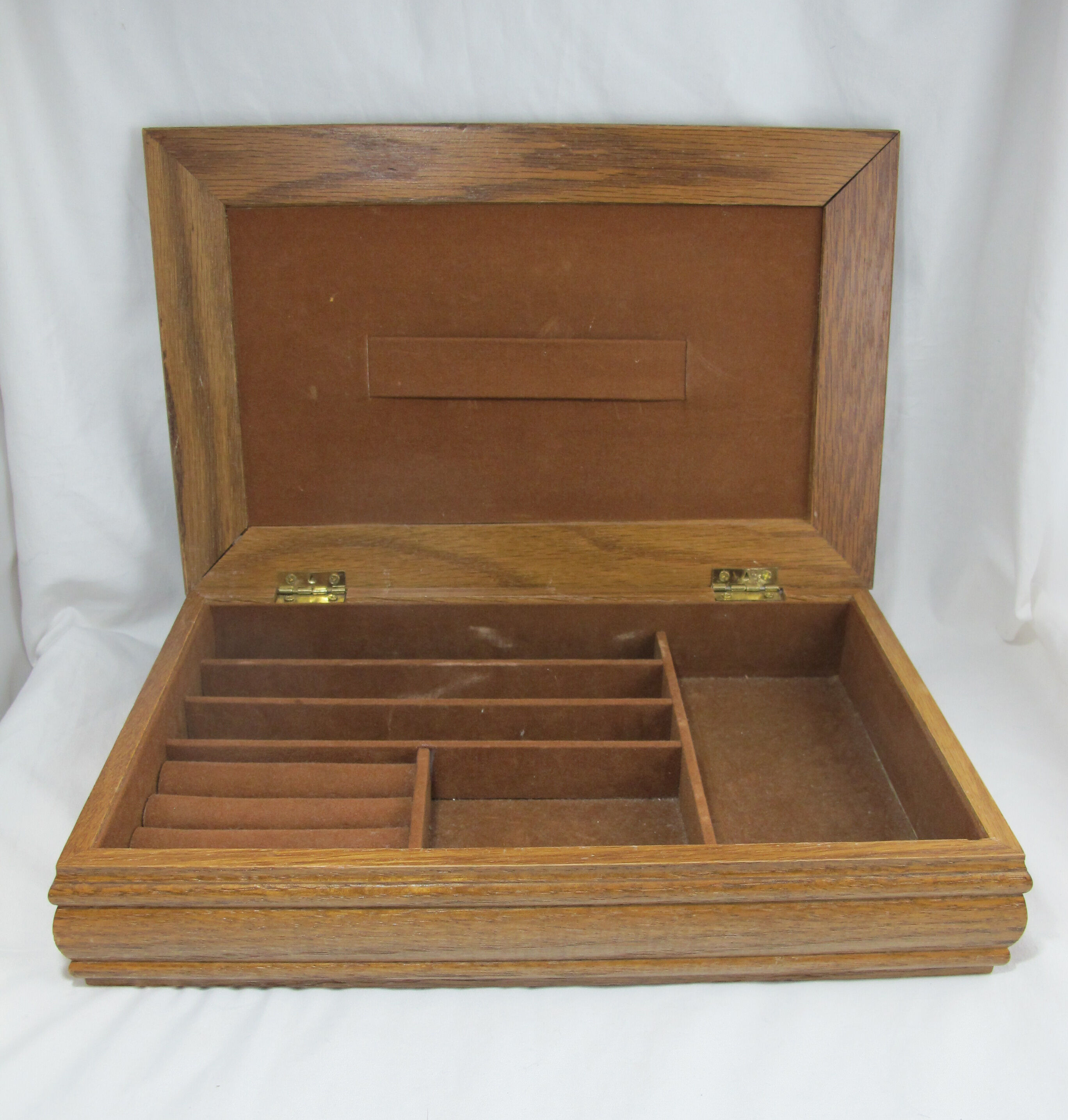 Wooden jewelry box