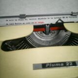 Olivetti Typewriter - Pluma 22